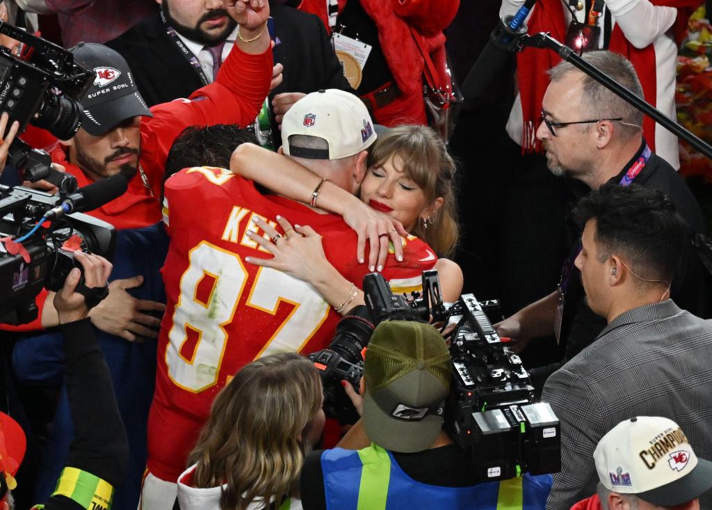 Las Vegas, United States. 11th Feb, 2024. Kansas City Chiefs tight end Travis Kelce hugs his girlfriend Taylor Swift after the Chiefs defeated the San Francisco 49ers 25-22 in overtime to win Super Bowl LVIII at Allegiant Stadium in Las Vegas, Nevada on Sunday, February 11, 2024. Photo by Jon SooHoo/UPI Credit: UPI/Alamy Live News